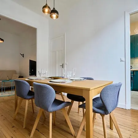 Apartment Lumineux, 4p, Balcon, Proche Marche
