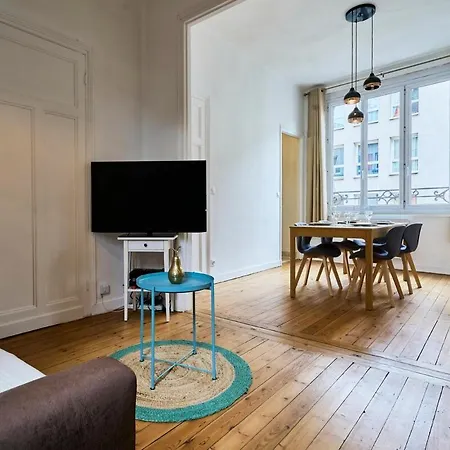 Apartment Lumineux, 4p, Balcon, Proche Marche *